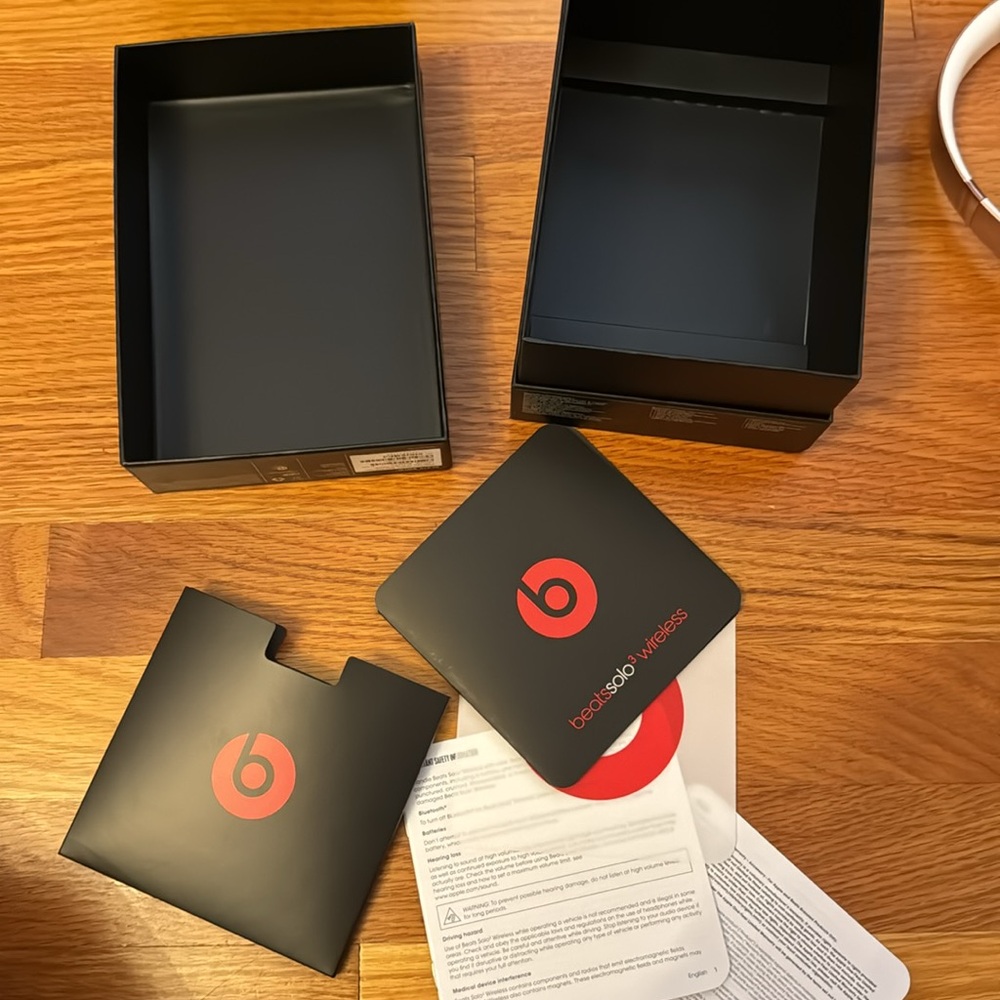 Beats Solo 3 rose gold with box - Picture 4 of 4